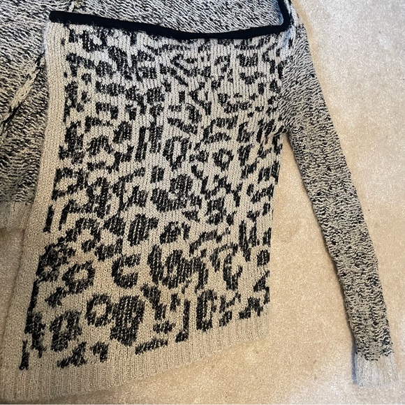 Bardot - Waterfall style animal print fuzzy sweater - Picture 8 of 11